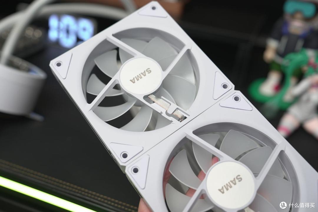 技嘉Z890冰雕主板+ Ultra 7+5060Ti装机，全白平台这样配才稳!