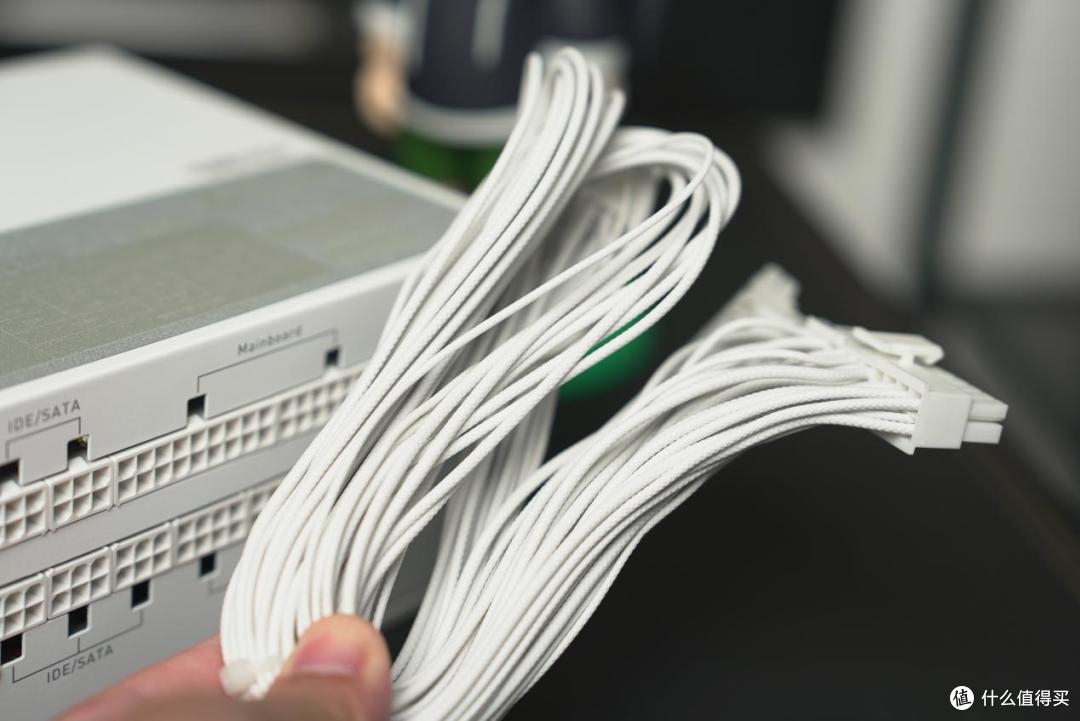 技嘉Z890冰雕主板+ Ultra 7+5060Ti装机，全白平台这样配才稳!