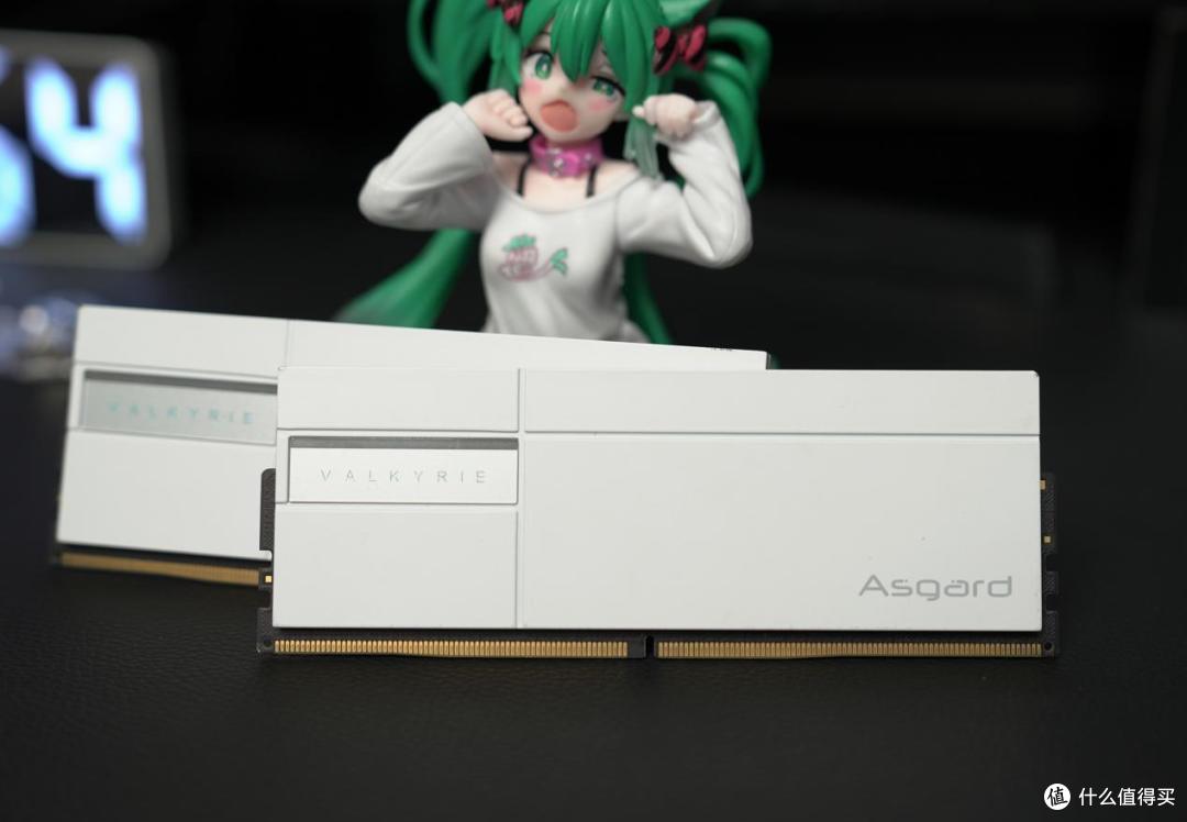 技嘉Z890冰雕主板+ Ultra 7+5060Ti装机，全白平台这样配才稳!