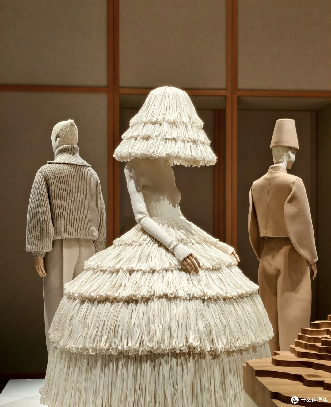 春日逛展人之艺术探索:在Loro Piana百年展触摸面料的灵魂