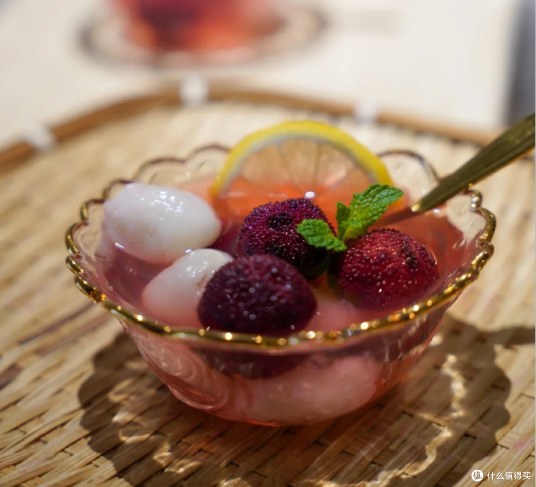 ​春日杨梅冰酿：酸甜交织的味蕾盛宴