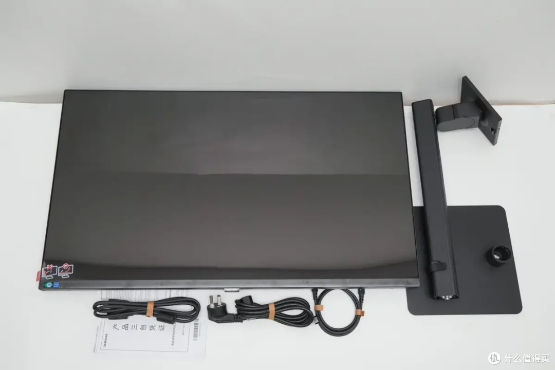 大屏高清不妥协:三星 S32D806UAC 4K 显示器值不值得买?