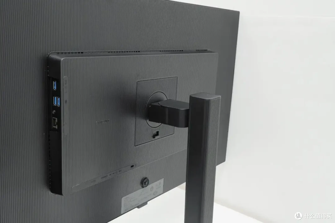 大屏高清不妥协:三星 S32D806UAC 4K 显示器值不值得买?