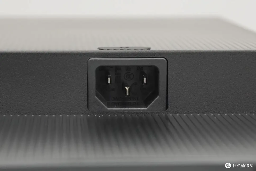 大屏高清不妥协:三星 S32D806UAC 4K 显示器值不值得买?