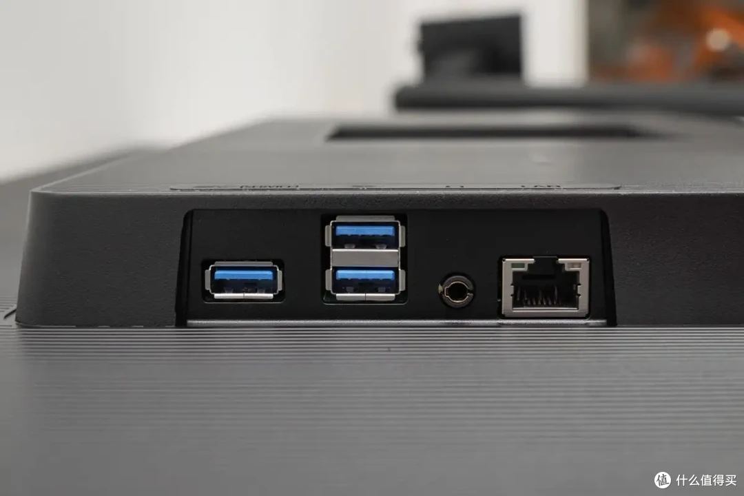 大屏高清不妥协:三星 S32D806UAC 4K 显示器值不值得买?