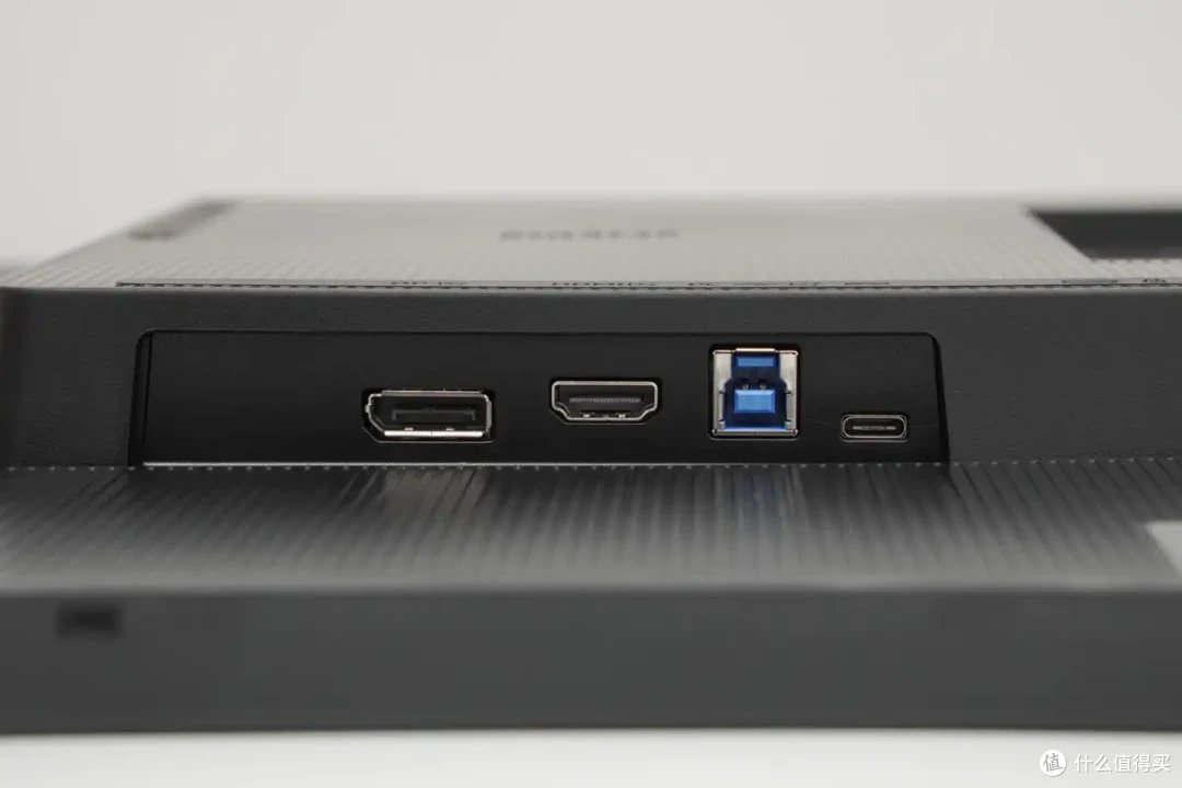 大屏高清不妥协:三星 S32D806UAC 4K 显示器值不值得买?