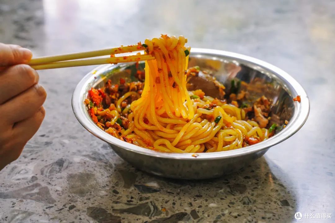 带着最魔性的口音，这座小城又占领美食高地啦！