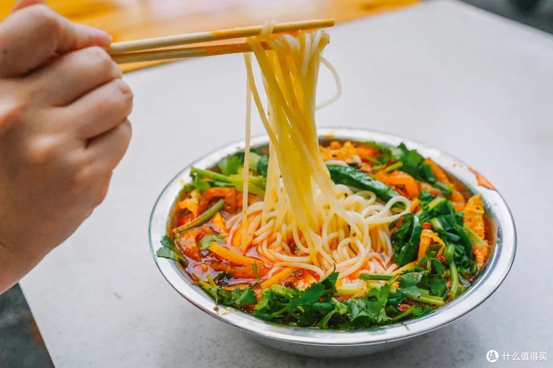 带着最魔性的口音，这座小城又占领美食高地啦！