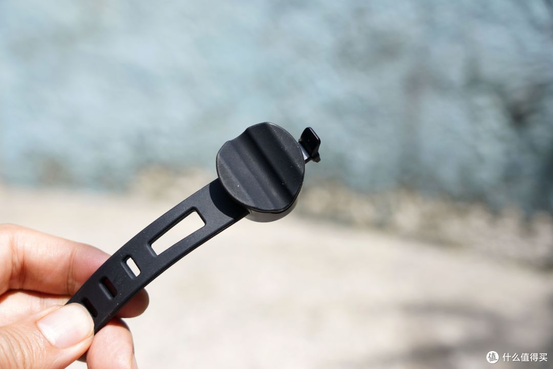 把骑行安全系数拉满的背后之眼-迈极炫SEEMEE R300智能雷达尾灯。