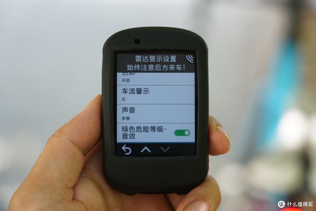 把骑行安全系数拉满的背后之眼-迈极炫SEEMEE R300智能雷达尾灯。