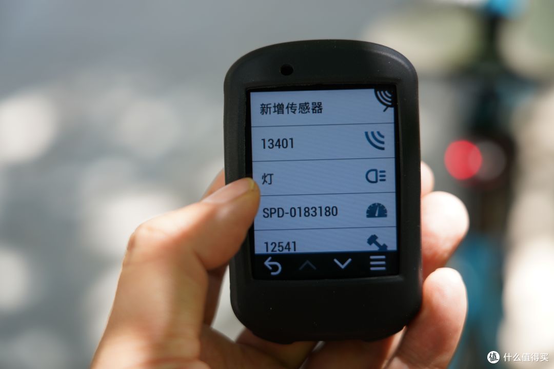 把骑行安全系数拉满的背后之眼-迈极炫SEEMEE R300智能雷达尾灯。