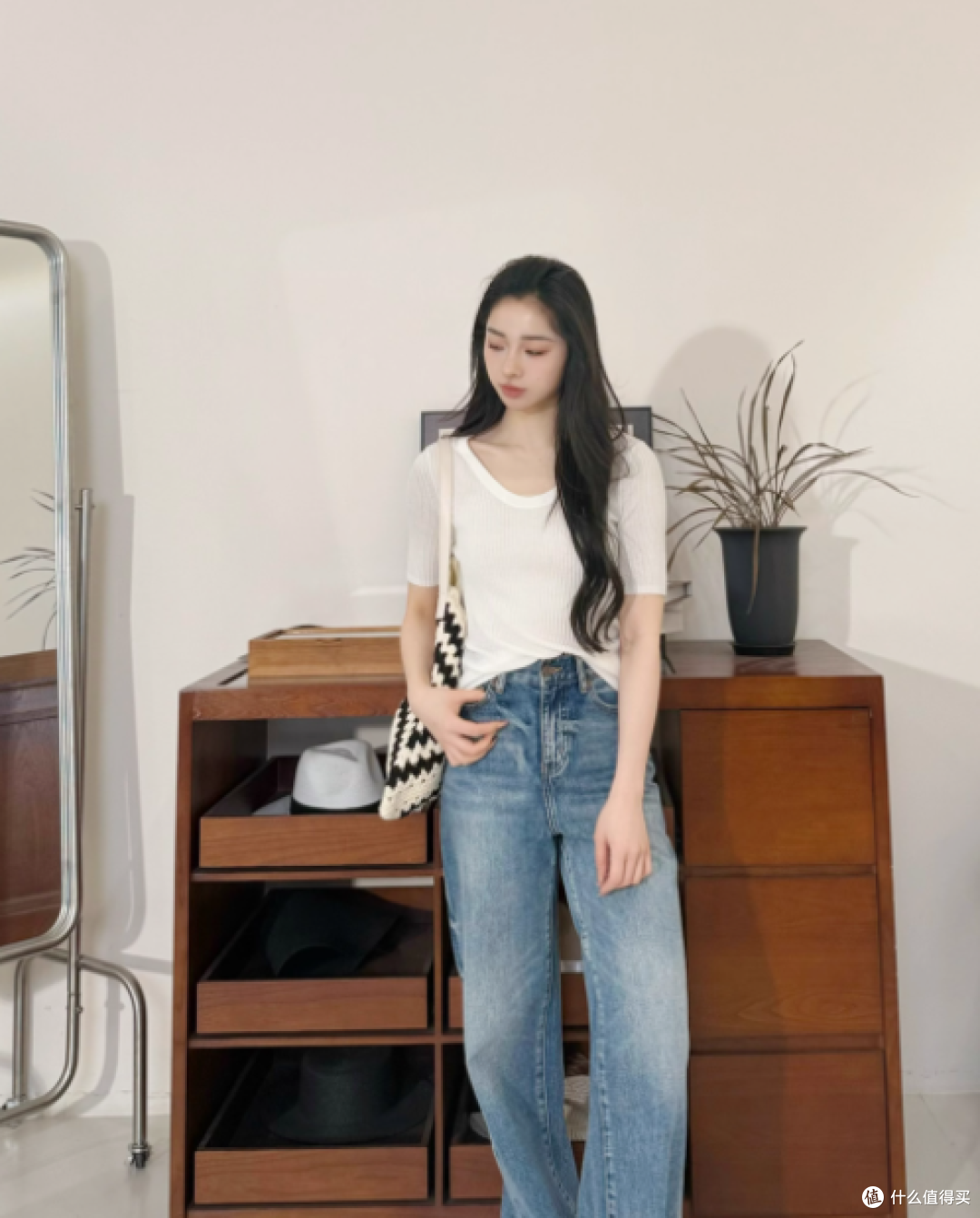 邂逅温柔：euri 经典坑条女士 U 领短袖，解锁夏日的舒适密码
