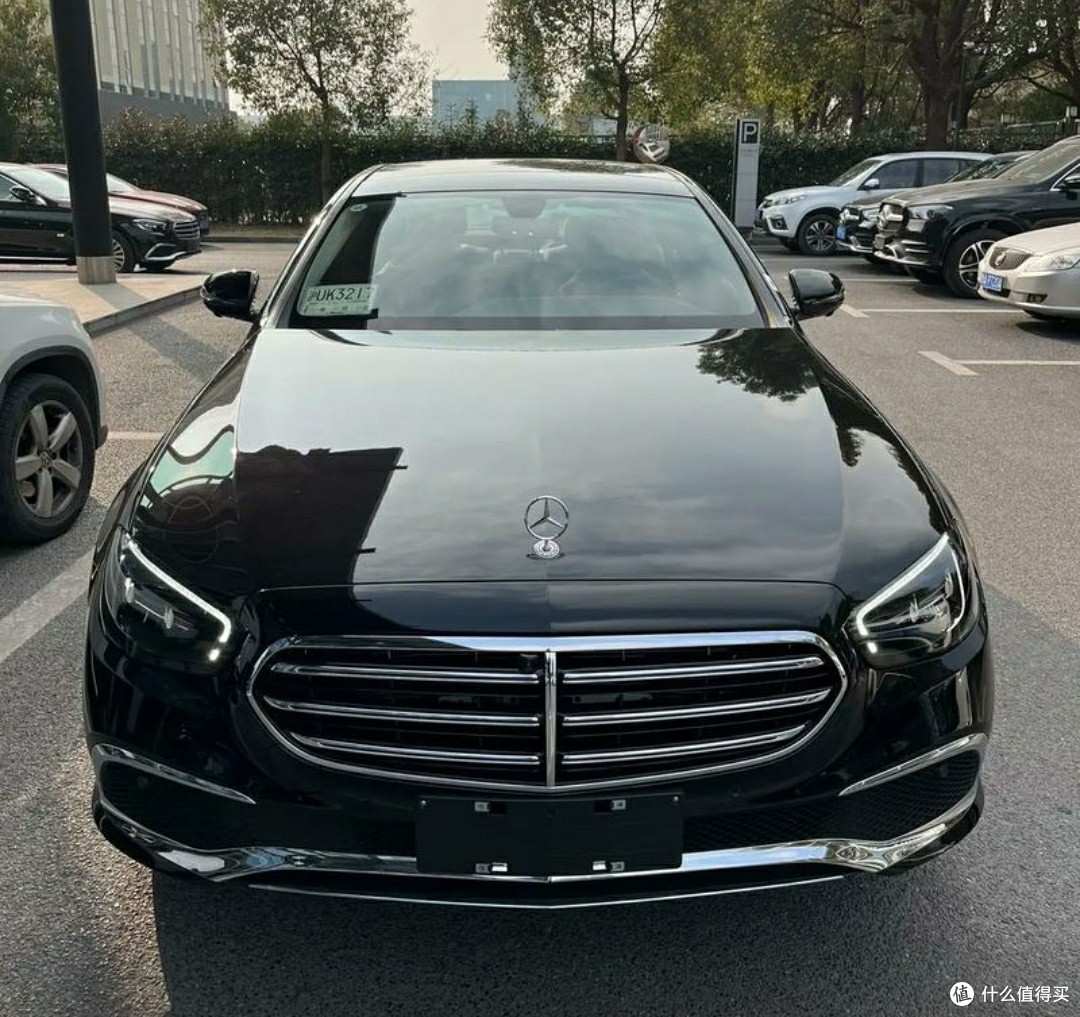 💨 奔驰E300:中大型豪华轿车的“全能标杆”