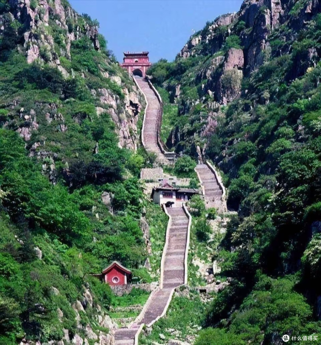 巍峨壮丽的泰山也是不错的好去处