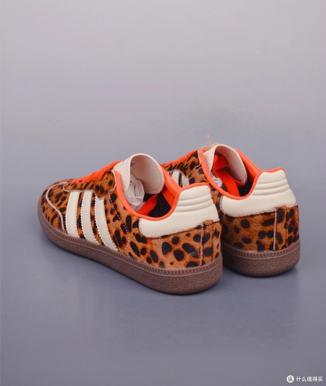 复古与时尚的豹力碰撞：adidas Originals SAMBA OG 豹纹棕色 