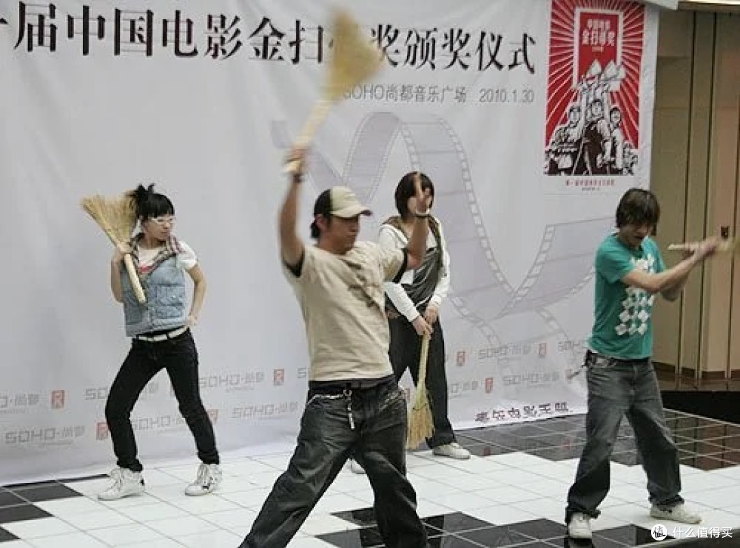 华语影坛的“别样标尺”——金扫帚奖！