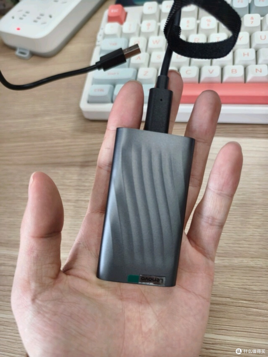联想这个移动硬盘，真小巧好用