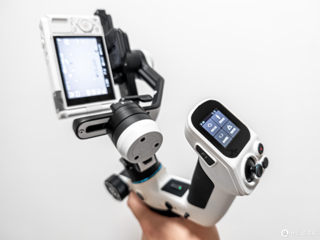 飞宇蝎子Mini 3 Pro稳定器:相机手机通吃,四合一的专业级手持云台