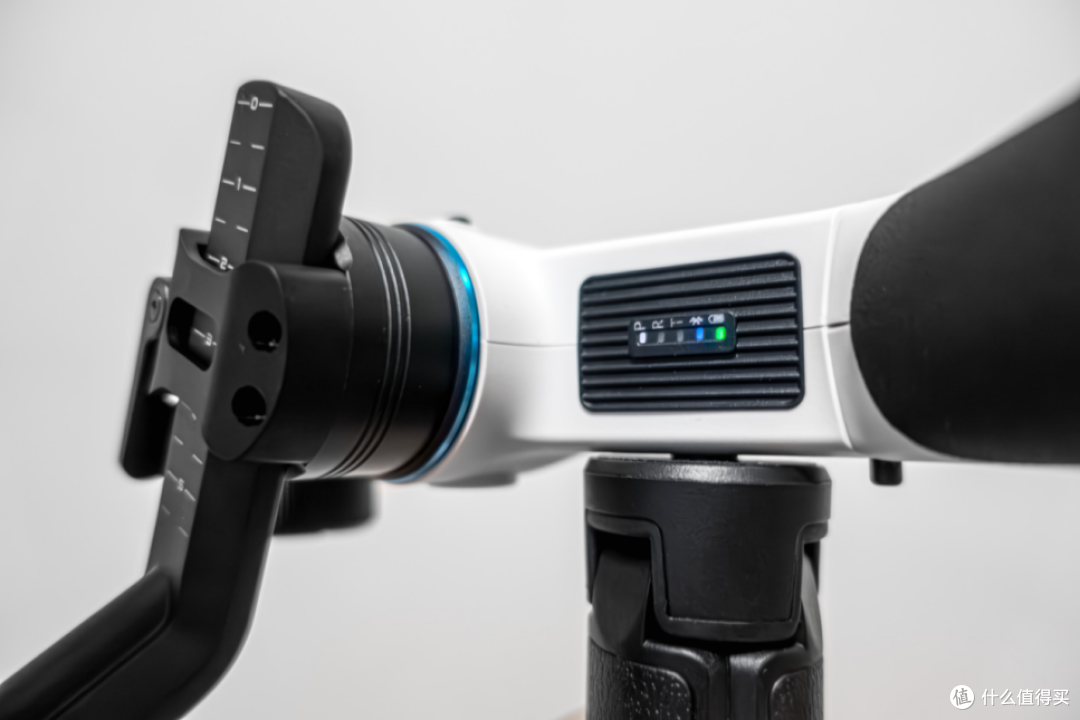 飞宇蝎子Mini 3 Pro稳定器:相机手机通吃,四合一的专业级手持云台