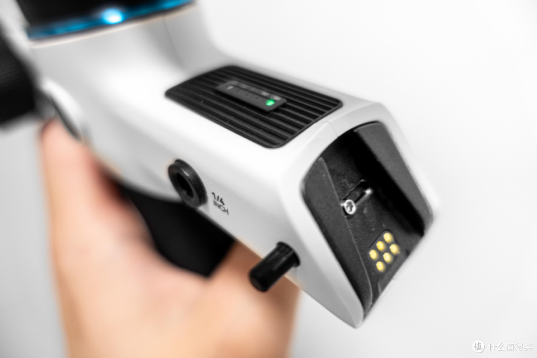 飞宇蝎子Mini 3 Pro稳定器:相机手机通吃,四合一的专业级手持云台