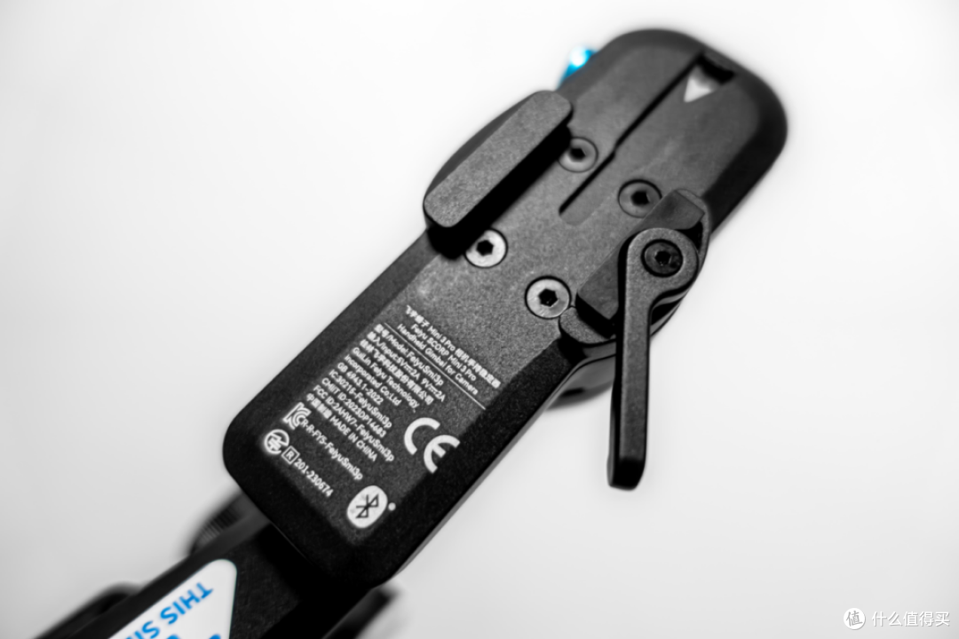 飞宇蝎子Mini 3 Pro稳定器:相机手机通吃,四合一的专业级手持云台