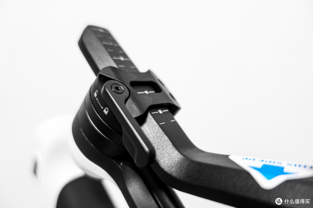 飞宇蝎子Mini 3 Pro稳定器:相机手机通吃,四合一的专业级手持云台