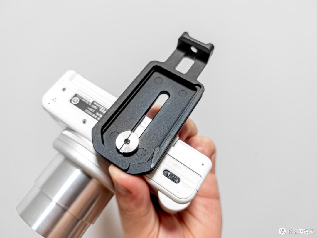 飞宇蝎子Mini 3 Pro稳定器:相机手机通吃,四合一的专业级手持云台