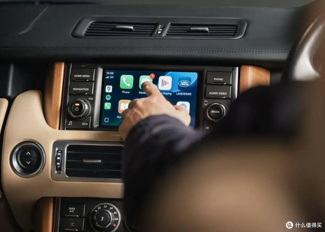 2010~2012 款揽胜海外焕新，路虎推 CarPlay 升级方案