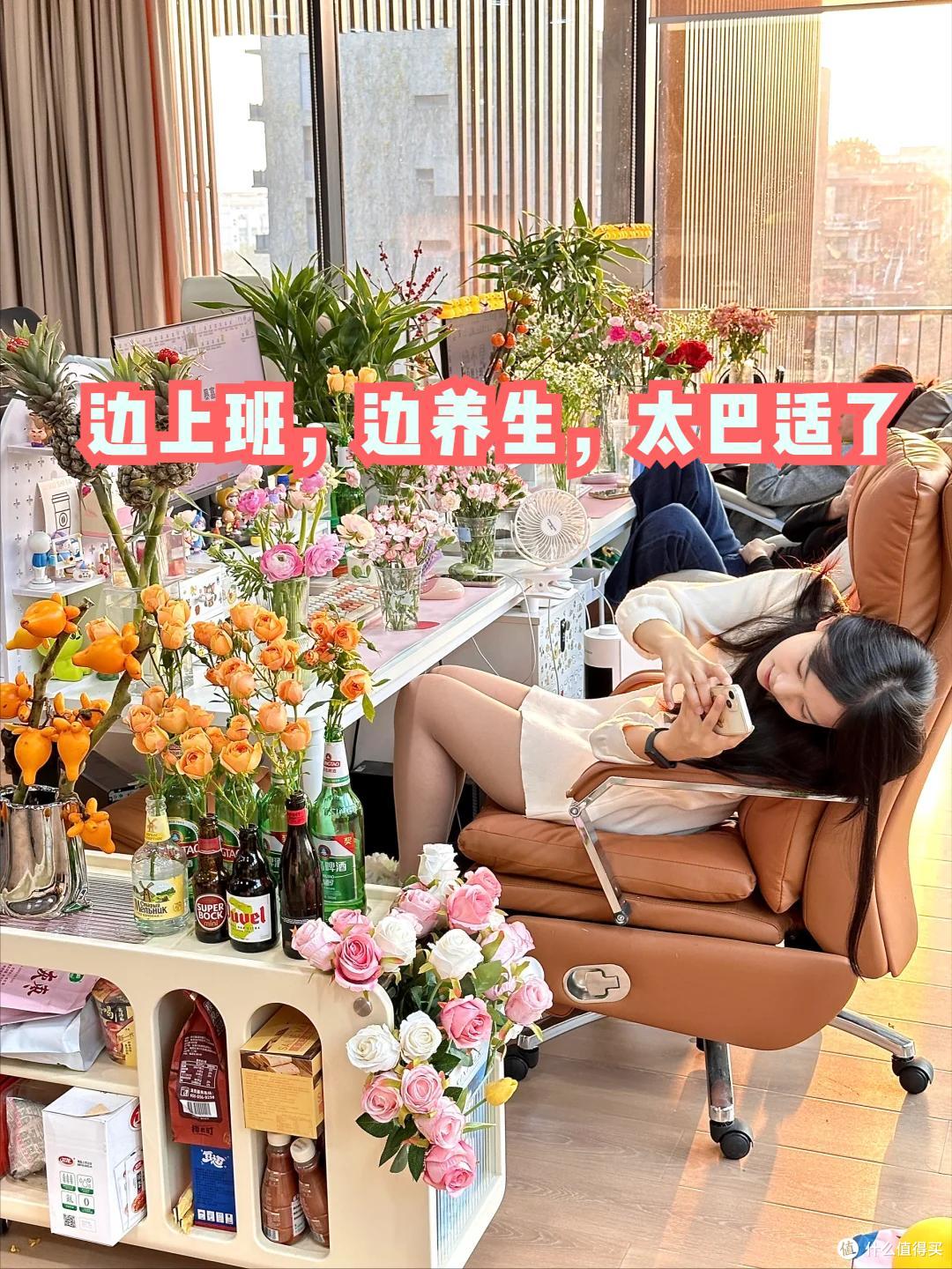 深圳一女姑娘，因在“工位上养花”走红，网友：带薪种花，好羡慕