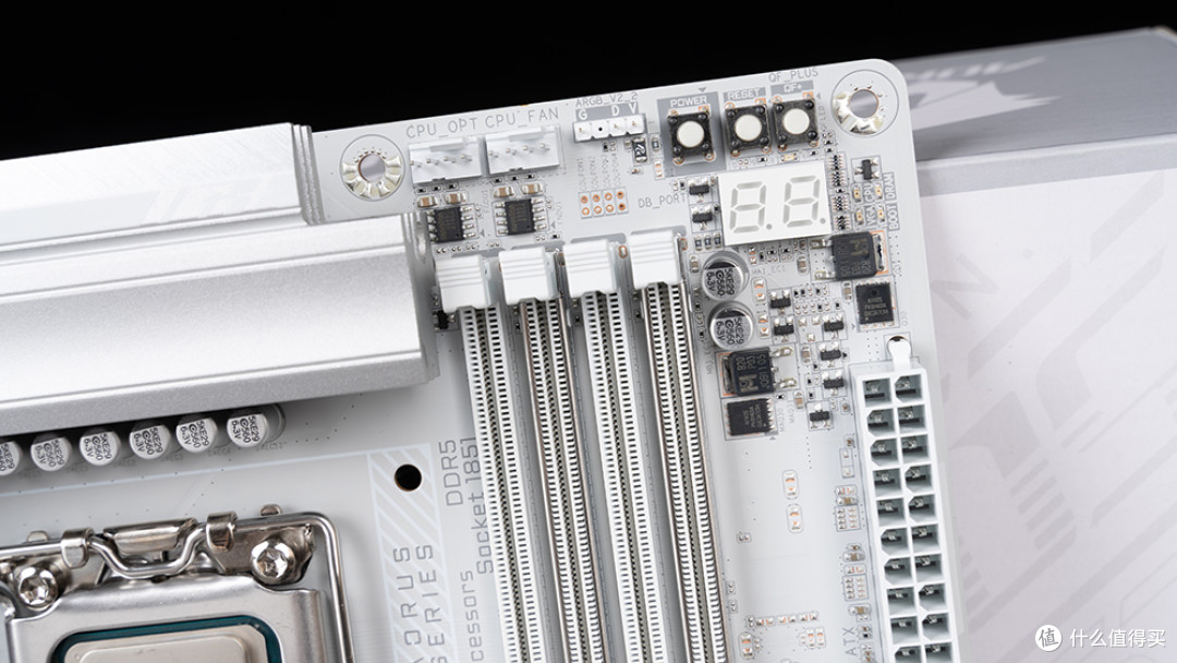 完美纯白探究极致性能，技嘉Z890 AORUS PRO ICE冰雕深入评测