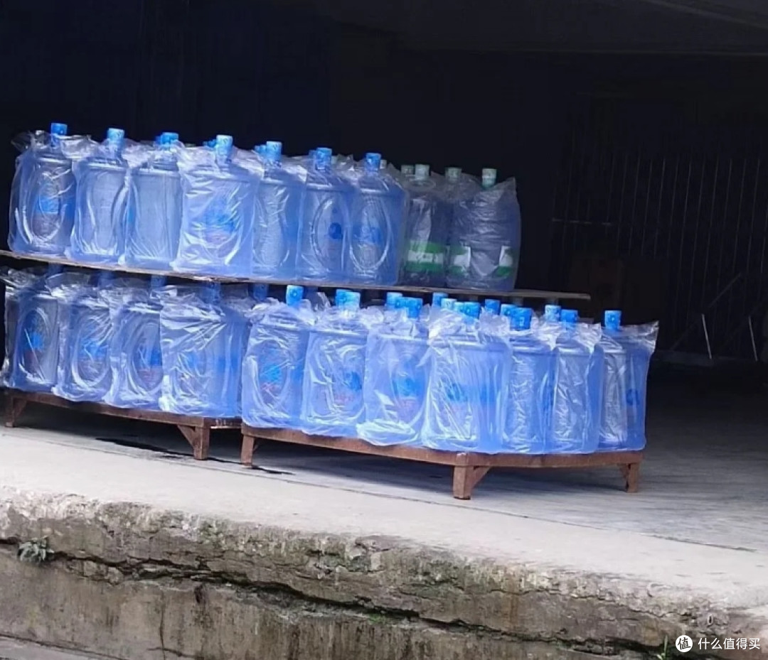 同样是喝水,用净水器和桶装水,究竟有多少差别?