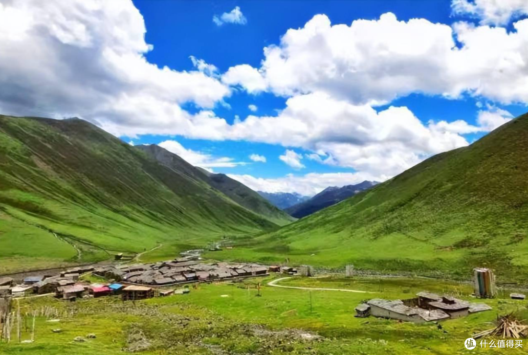 莫斯卡村:格萨尔王的传奇净土,与土拨鼠共舞的世外桃源