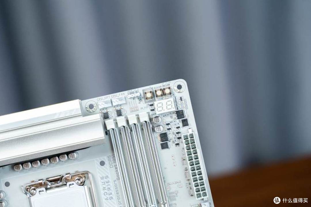 纯白即正义!技嘉 Z890 AORUS PRO ICE 主板深度评测