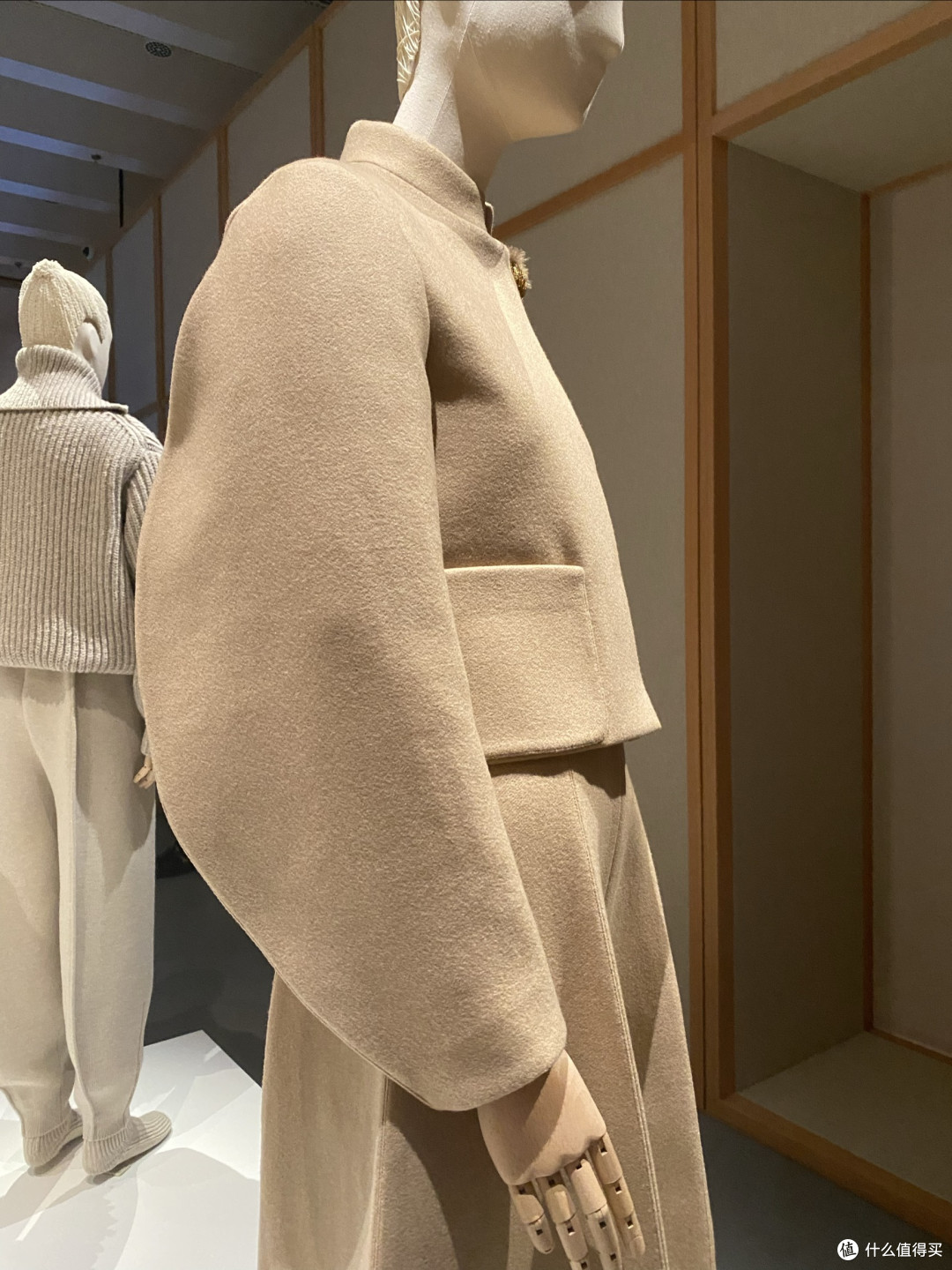 《百年一触》lora piana品牌展览
