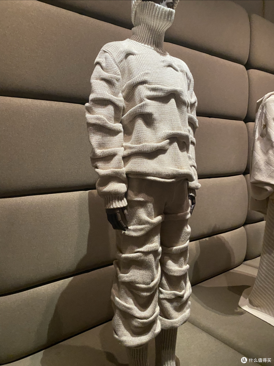 《百年一触》lora piana品牌展览