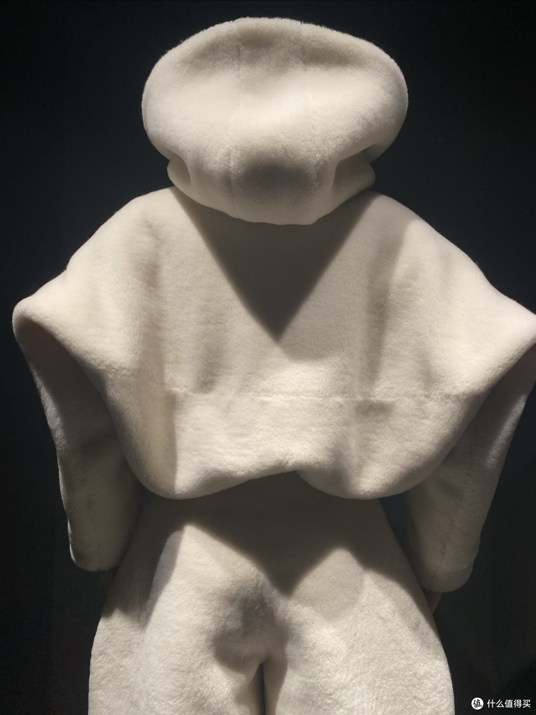 《百年一触》lora piana品牌展览
