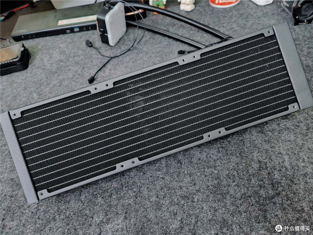 分体磁吸屏显，强悍散热——zalman思民阿尔法2 DS 360水冷！