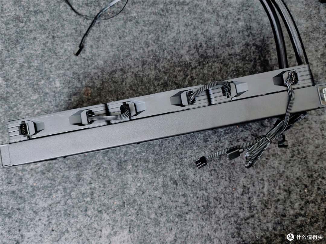 分体磁吸屏显，强悍散热——zalman思民阿尔法2 DS 360水冷！