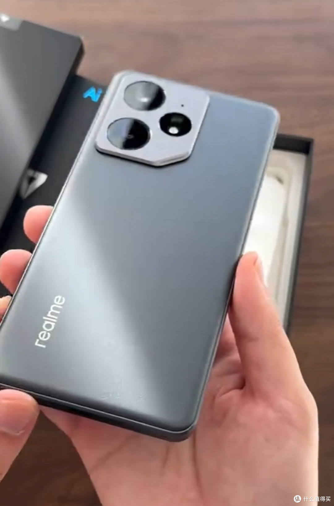 1599元的它有7000mAh大电池+12GB+256GB,这比红米不香?