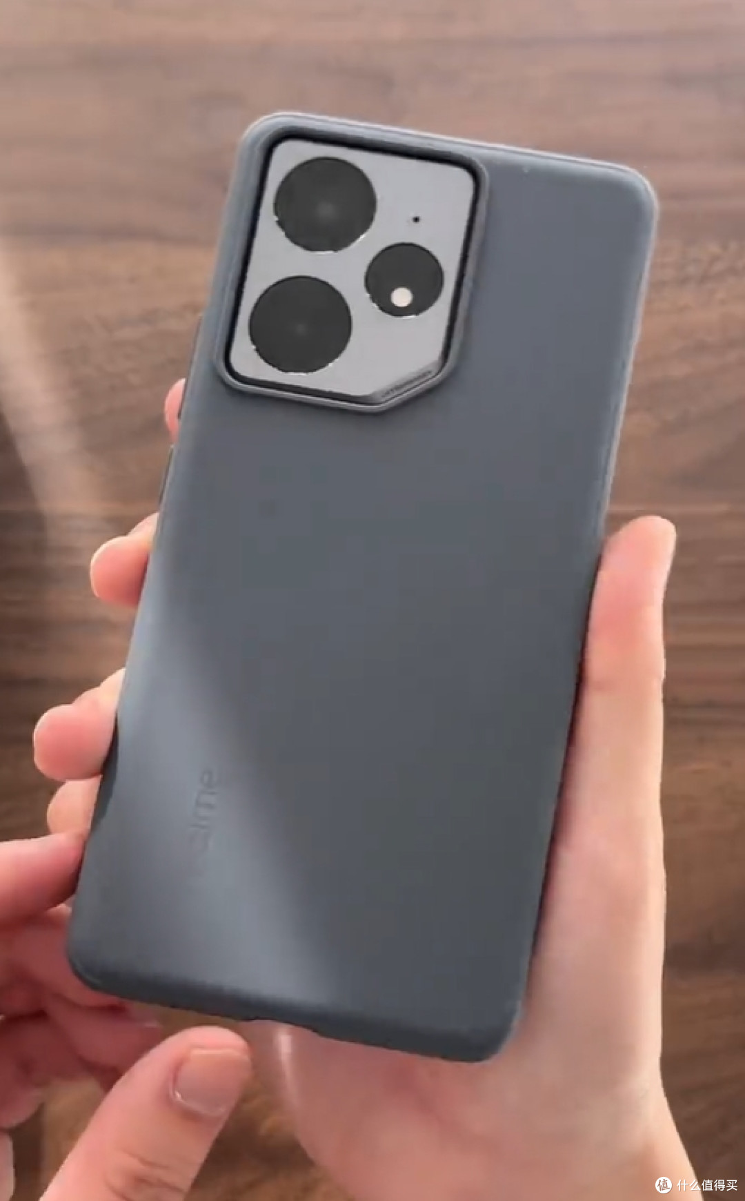 1599元的它有7000mAh大电池+12GB+256GB,这比红米不香?
