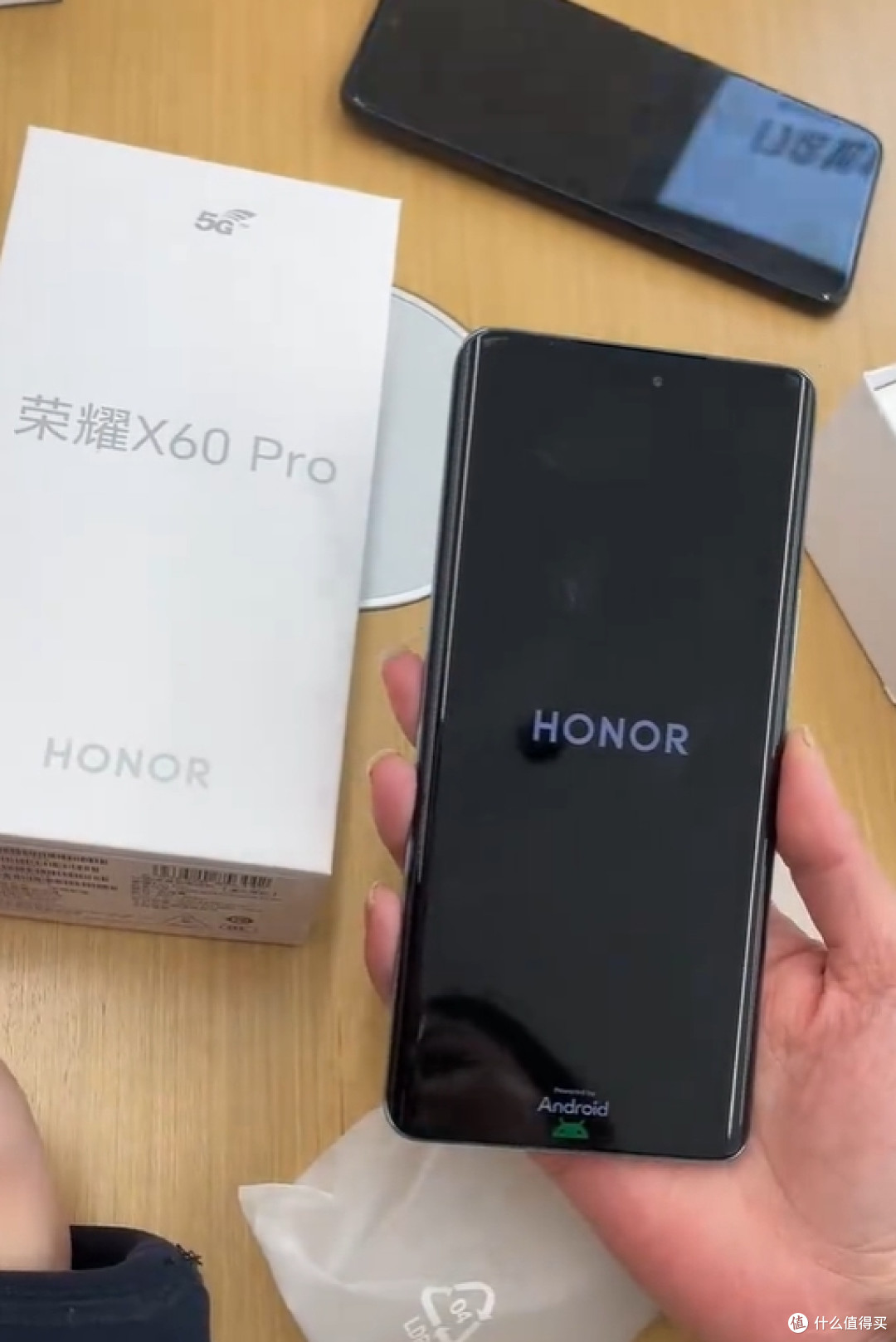 荣耀X60 Pro不讲武德,发布六个月跌至1103元!