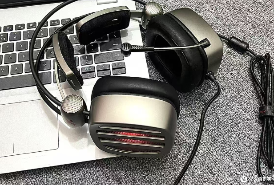 西伯利亚S21MAX游戏耳机:音频技术加持,RGB灯效升级
