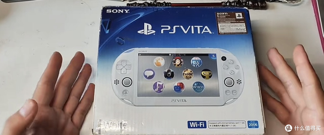 《PSV2000:掌机黄金时代的最后一抹温柔》