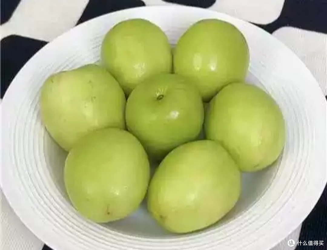 硕大的水果,农民伯伯对它露出微笑