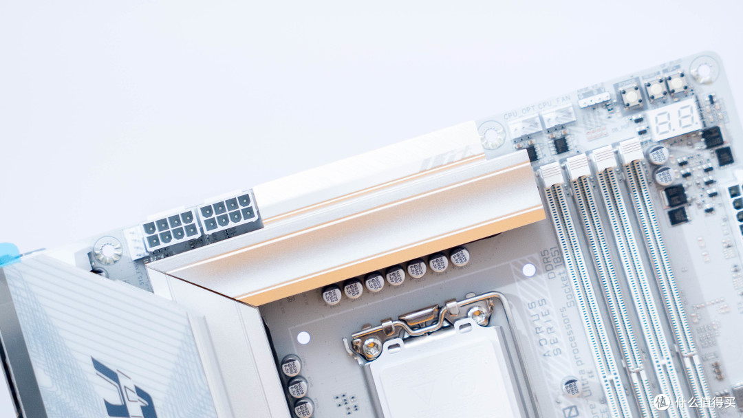极致大白:Ultra7 265K+技嘉Z890电竞冰雕装机分享