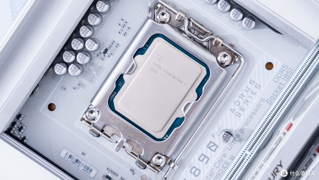 极致大白:Ultra7 265K+技嘉Z890电竞冰雕装机分享