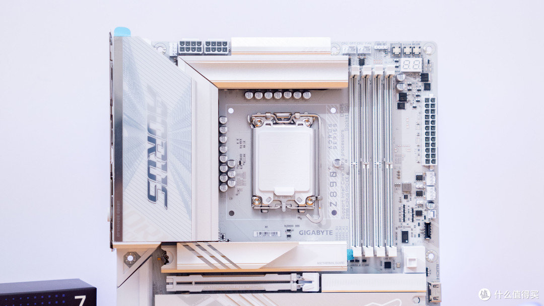 极致大白:Ultra7 265K+技嘉Z890电竞冰雕装机分享