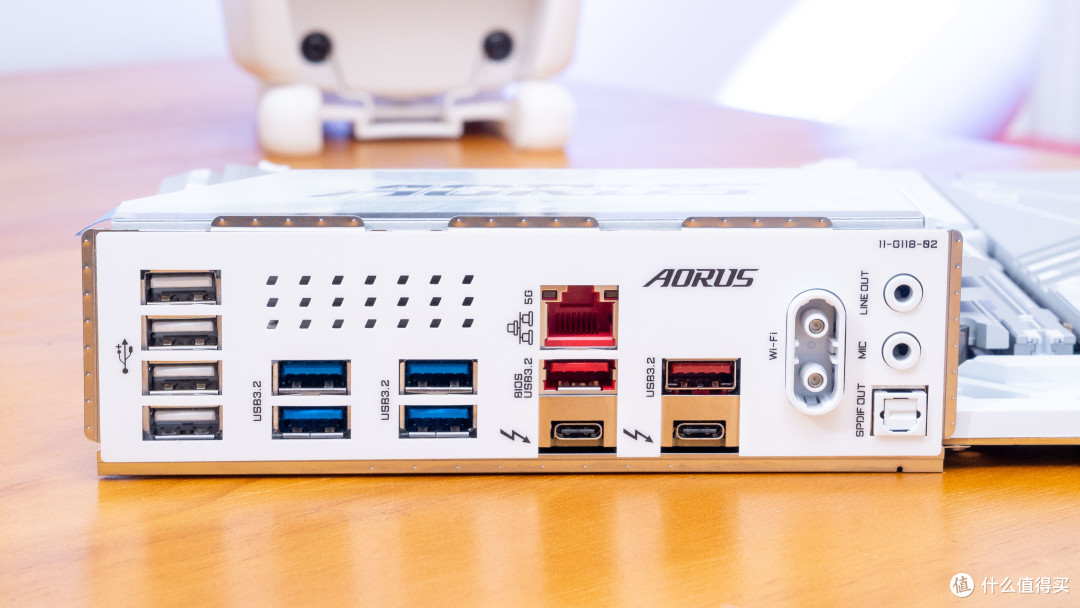 极致大白:Ultra7 265K+技嘉Z890电竞冰雕装机分享