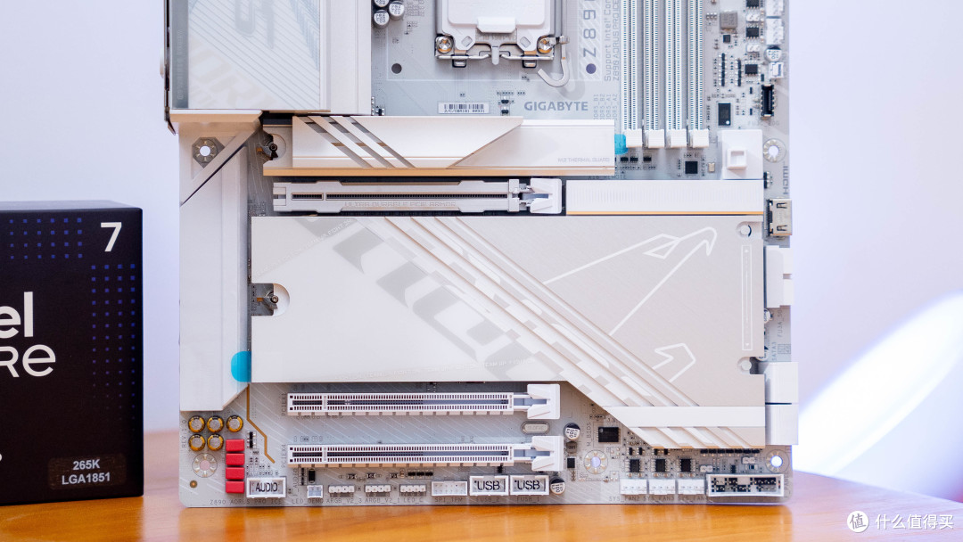 极致大白:Ultra7 265K+技嘉Z890电竞冰雕装机分享