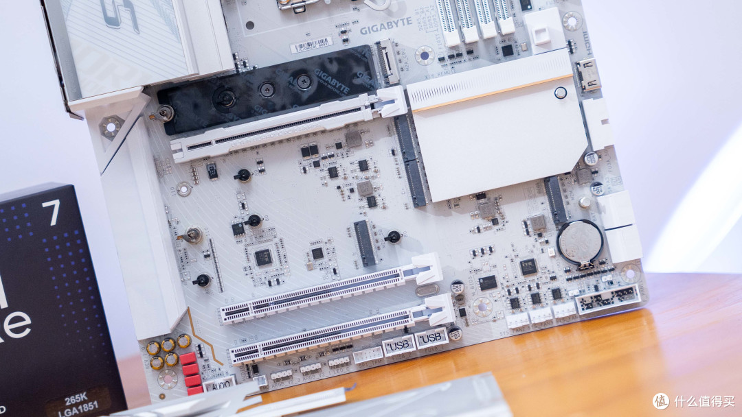 极致大白:Ultra7 265K+技嘉Z890电竞冰雕装机分享